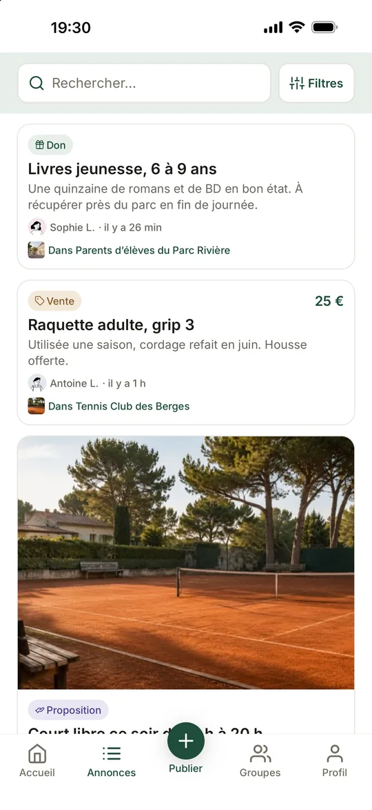 Fil des annonces de Coloopy : un don de livres jeunesse dans un groupe de parents d’élèves, une raquette à vendre 25 € dans un club de tennis, un court proposé