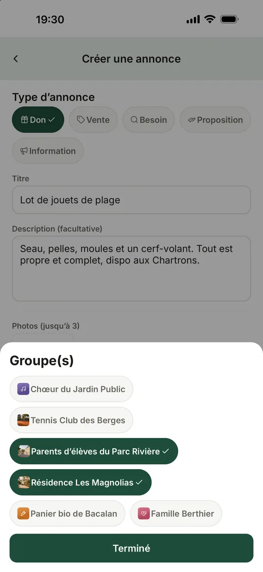 Écran « Créer une annonce » de Coloopy : type Don choisi, titre « Lot de jouets de plage », et deux groupes sélectionnés pour la publier